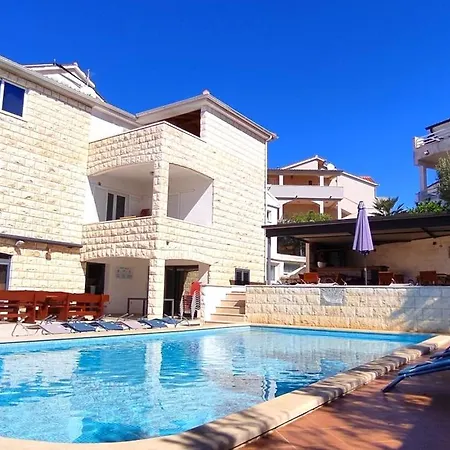 Marijeta Hvar *